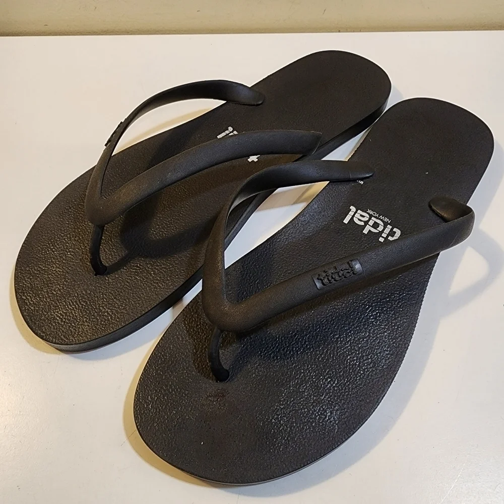 TIDAL men's black flipflops Sandals size 12M